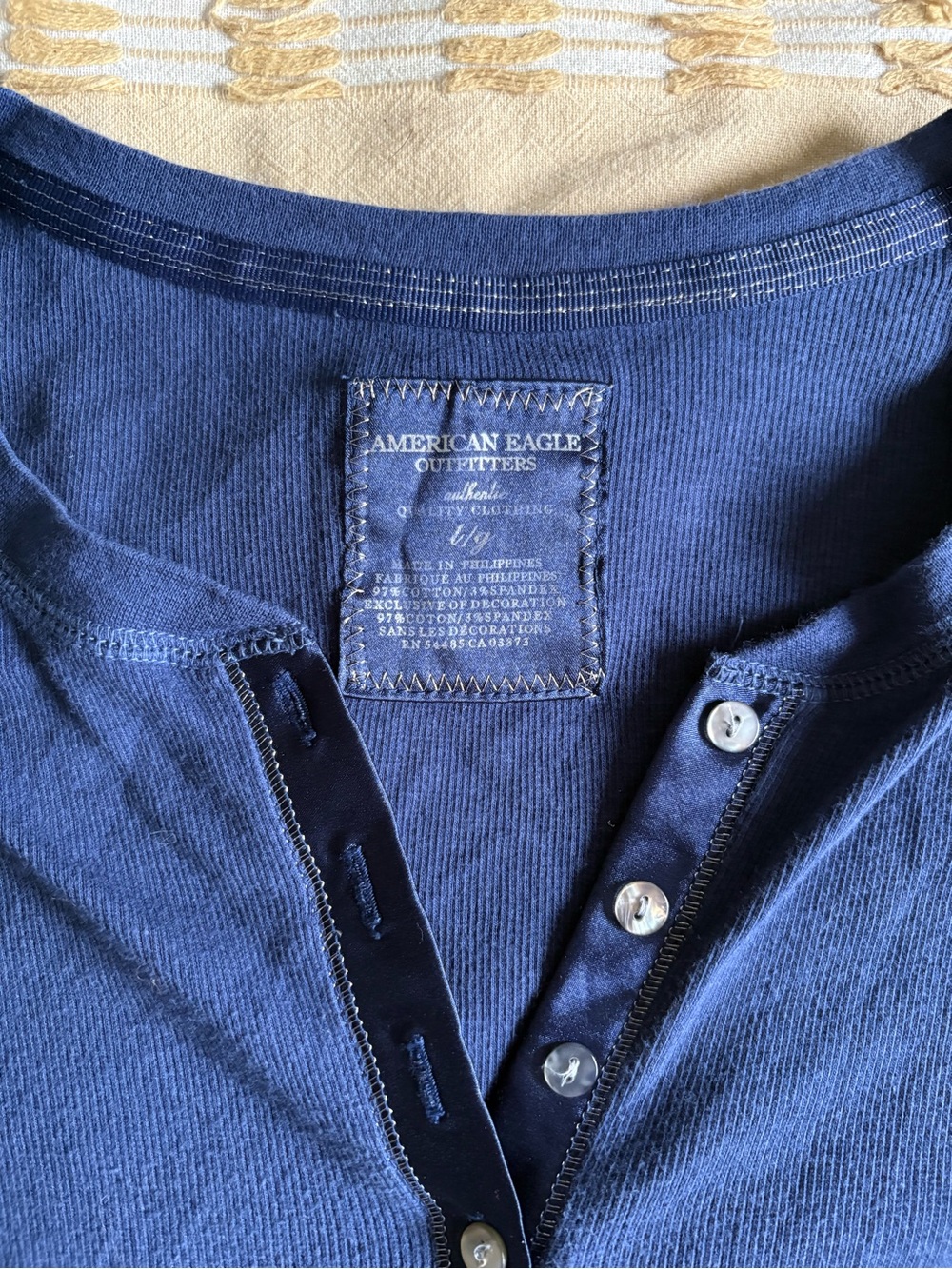 Y2K American Eagle Outfitters Navy Short-Sleeve Henley Tee - Picture 3 of 4